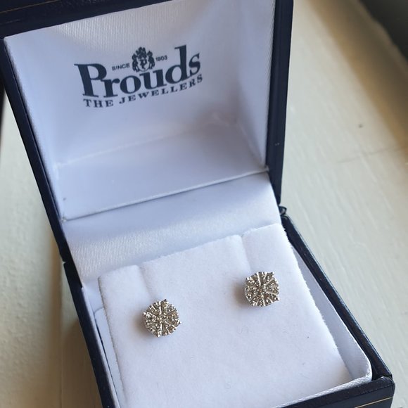 White gold diamond stud earrings (NWT) - Picture 6 of 8